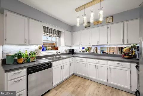 Kitchen - 152 Emily Dr, Salisbury, MD 21804 photo 3 of 6