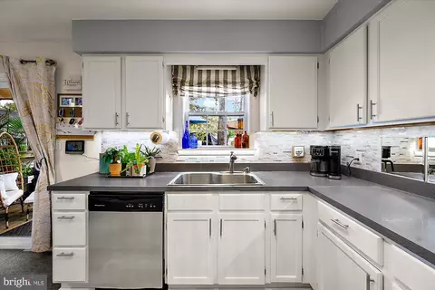 Kitchen - 152 Emily Dr, Salisbury, MD 21804 photo 4 of 6