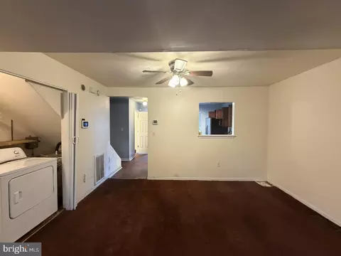 Living - 721 Hemlock St, Salisbury, MD 21804 photo 2 of 3