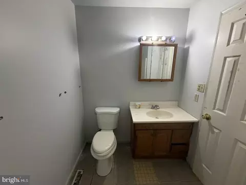 Bath - 721 Hemlock St, Salisbury, MD 21804 photo 2 of 2