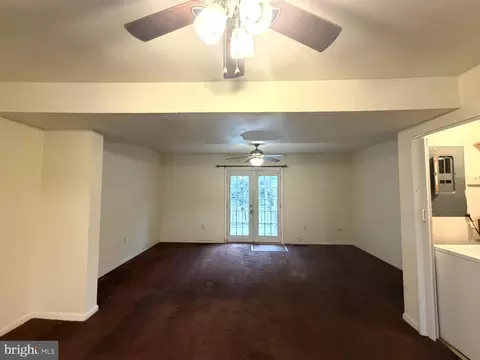 Living - 721 Hemlock St, Salisbury, MD 21804 photo 1 of 3