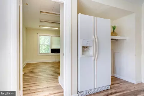 Entry Way - 504 Atlantic Ave, Salisbury, MD 21804 photo 2 of 2