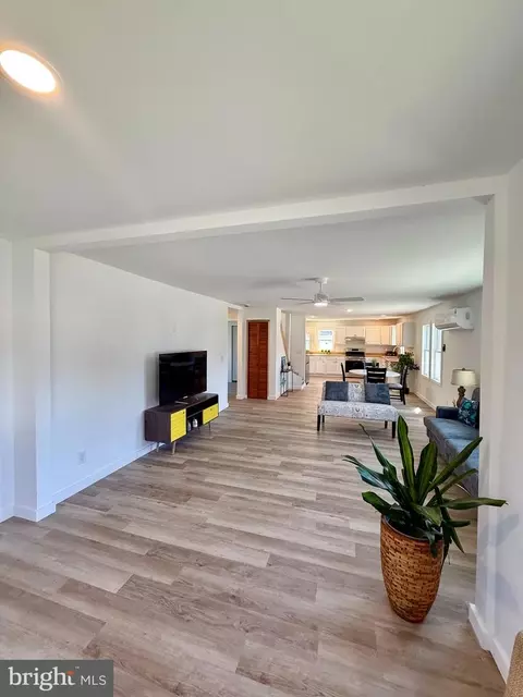 Entry Way - 605 4th St, Sharptown, MD 21861 photo 1 of 3