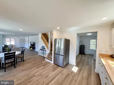 Entry Way - 605 4th St, Sharptown, MD 21861 photo 2 of 3