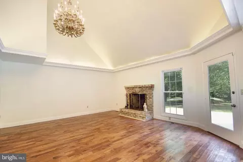 Living - 913 S Schumaker Dr, Salisbury, MD 21804 photo 5 of 9