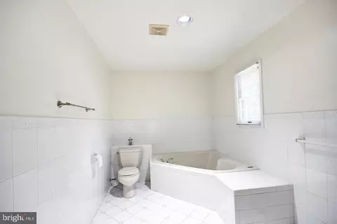 Bath - 913 S Schumaker Dr, Salisbury, MD 21804 photo 1 of 2