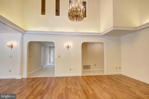 Living - 913 S Schumaker Dr, Salisbury, MD 21804 photo 6 of 9