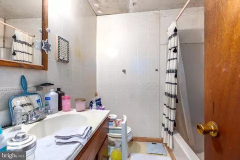 Bath - 27152 N Tourmaline Dr, Hebron, MD 21830 photo 2 of 2