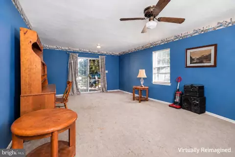 Living - 27152 N Tourmaline Dr, Hebron, MD 21830 photo 3 of 5