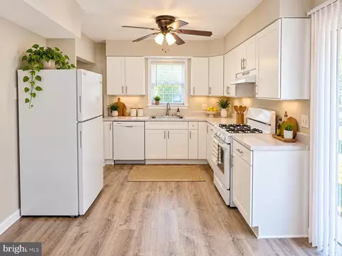 Kitchen - 1007 Pierce Ave, Salisbury, MD 21804 photo 3 of 4