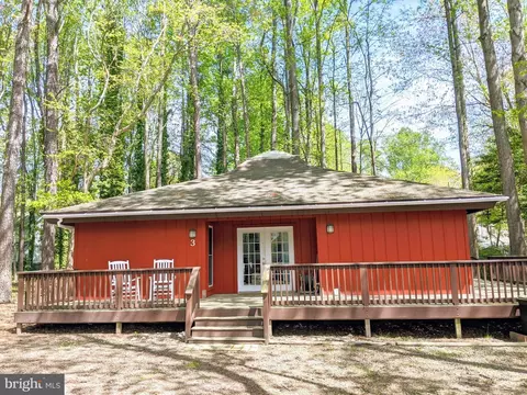 3 Newport Dr, Berlin, MD 21811