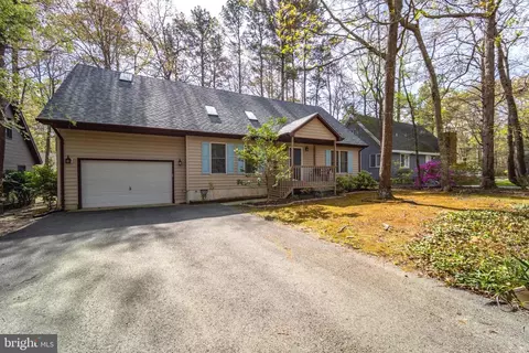 9 White Cap Ln, Berlin, MD 21811
