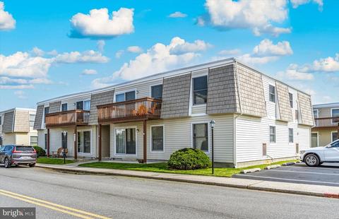 411 Lark Ln #202, Ocean City, MD 21842