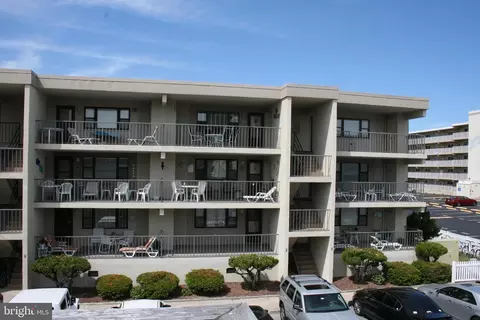 12 52nd St #302, Ocean City, MD 21842