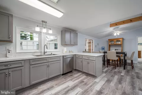 33 Coastal Dr, Berlin, MD 21811