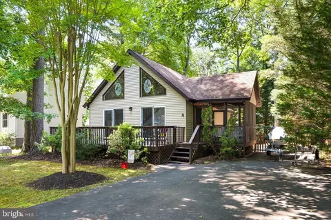 8 Deerfield Ct, Berlin, MD 21811