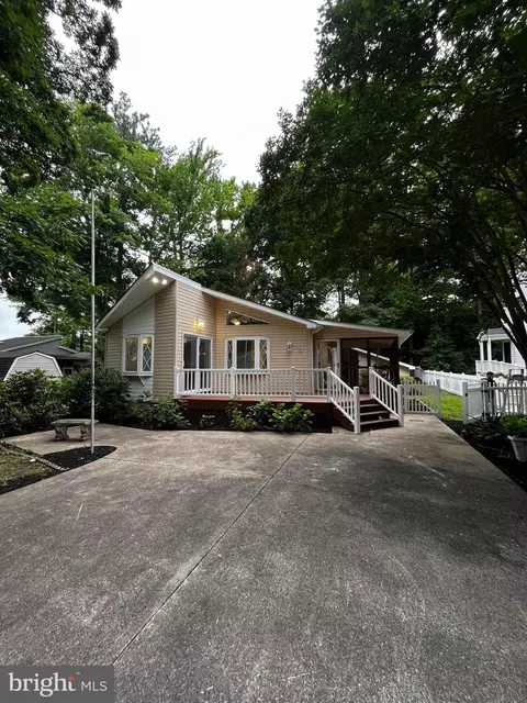 3 Ambleside Ct, Berlin, MD 21811
