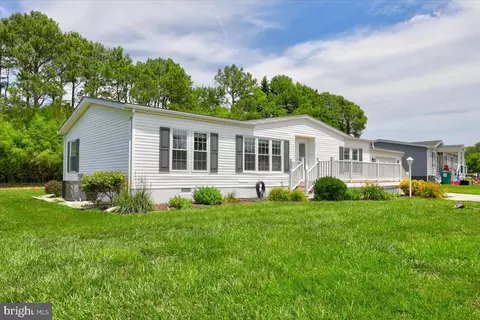 29 Coastal Dr, Berlin, MD 21811