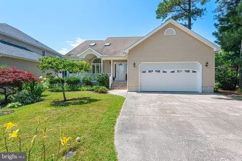8 Windward Ct, Berlin, MD 21811