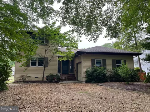 5 Dockside Ct, Berlin, MD 21811
