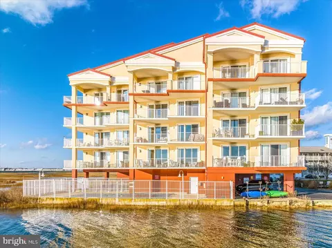124 75th St #203, Ocean City, MD 21842