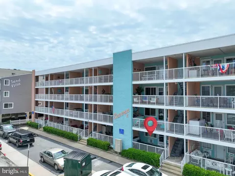 17 139th St #104, Ocean City, MD 21842