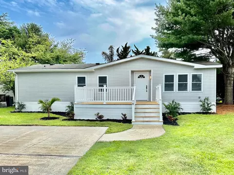 8 Ensign Dr, Berlin, MD 21811
