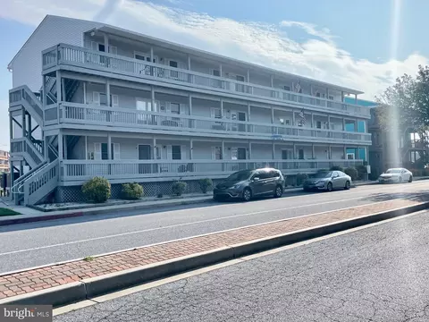 402 144th St #202, Ocean City, MD 21842