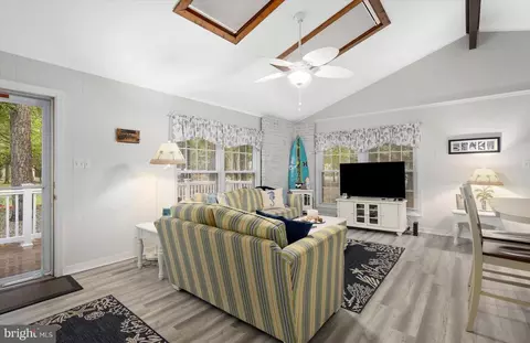Living - 141 Windjammer Rd, Berlin, MD 21811 photo 2 of 8