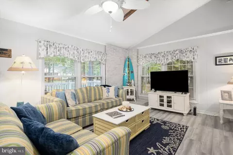 Living - 141 Windjammer Rd, Berlin, MD 21811 photo 3 of 8