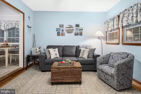 Living - 141 Windjammer Rd, Berlin, MD 21811 photo 8 of 8