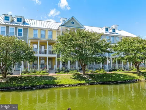 22 Canal Side Mews W, Ocean City, MD 21842
