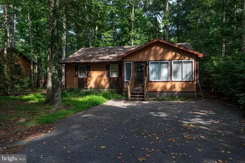90 Sandyhook Rd, Berlin, MD 21811