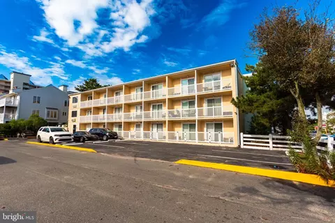 11 62nd St #206, Ocean City, MD 21842