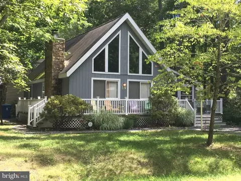 19 Newport Dr, Ocean Pines, MD 21811