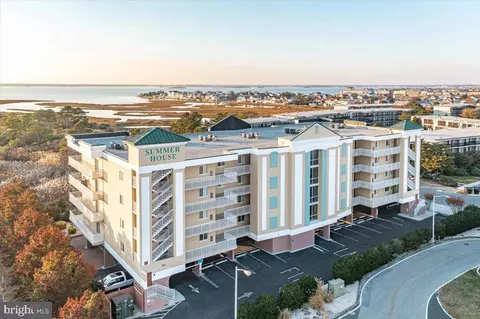 111 100th St #204, Ocean City, MD 21842