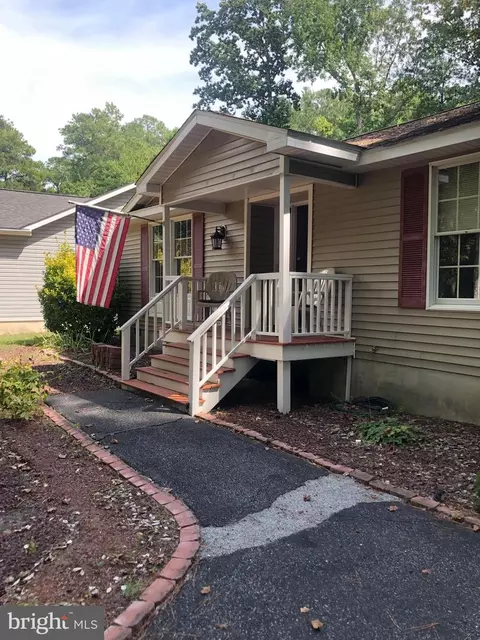 18 Offshore Ln, Berlin, MD 21811