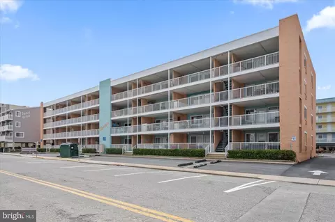 17 139th St #305, Ocean City, MD 21842