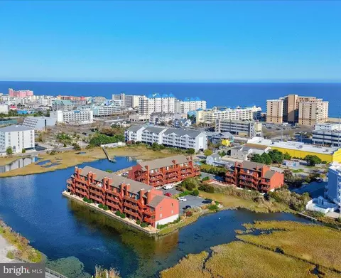 111 58th St #35, Ocean City, MD 21842