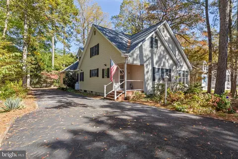 33 Boston Dr, Berlin, MD 21811