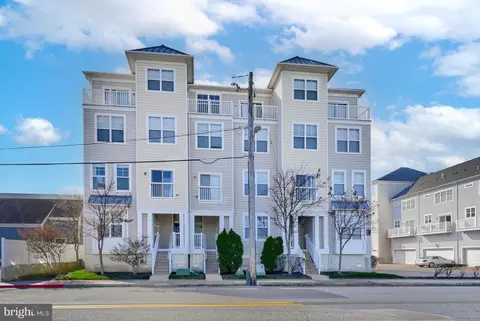 105 70th St #12B, Ocean City, MD 21842