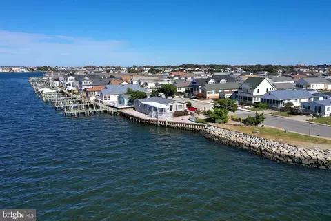 401 Harbour Dr, Ocean City, MD 21842