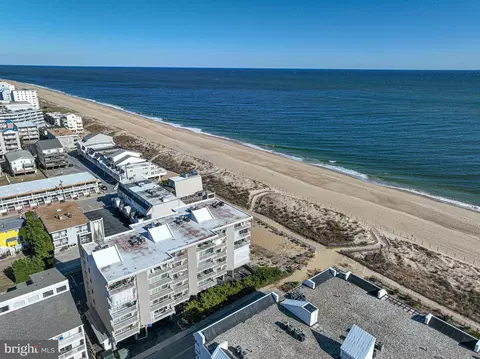 8 77th St #104, Ocean City, MD 21842