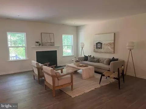 Living - 9 Brandywine Dr, Berlin, MD 21811 photo 2 of 5