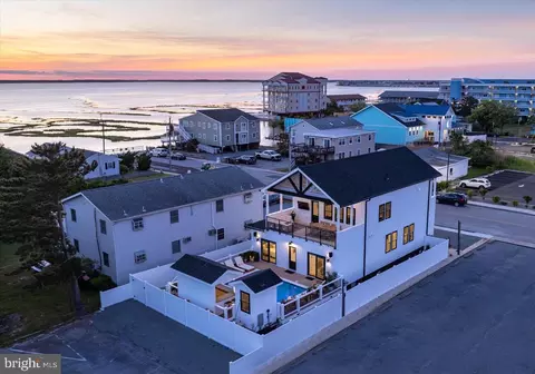 105 74th St, Ocean City, MD 21842