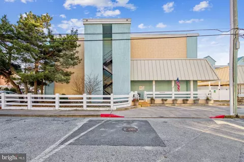 11 62nd St #111, Ocean City, MD 21842