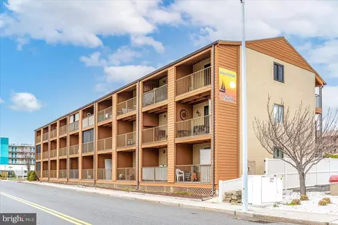 202 32nd St #307, Ocean City, MD 21842