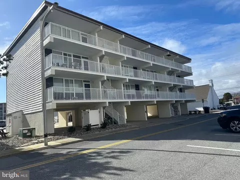 9 88th St #203, Ocean City, MD 21842