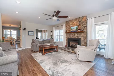 Living - 17 Beach Ct, Ocean Pines, MD 21811 photo 1 of 4