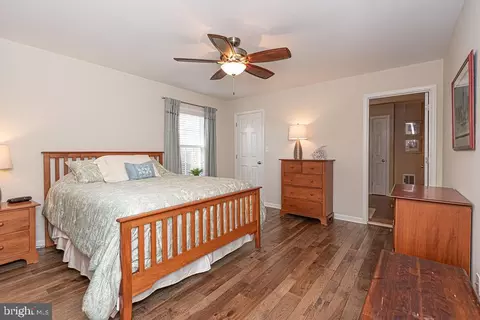 Bedroom - 17 Beach Ct, Ocean Pines, MD 21811 photo 2 of 10